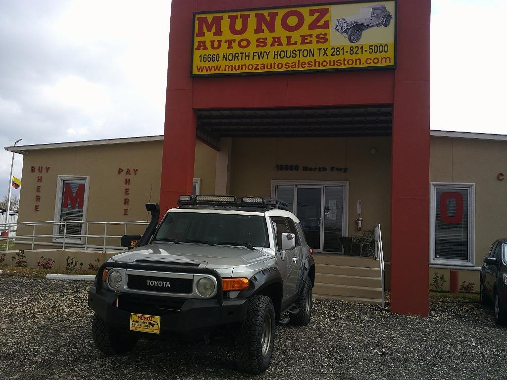 2010 SILVER TOYOTA FJ CRUISER 4WD AT (JTEBU4BFXAK) with an 4.0L V6 DOHC 24V engine, 5-SPEED AUTOMATIC transmission, located at 16660 North Freeway, Houston, TX, 77090, (281) 821-5000, 29.957193, -95.418587- Photo#0