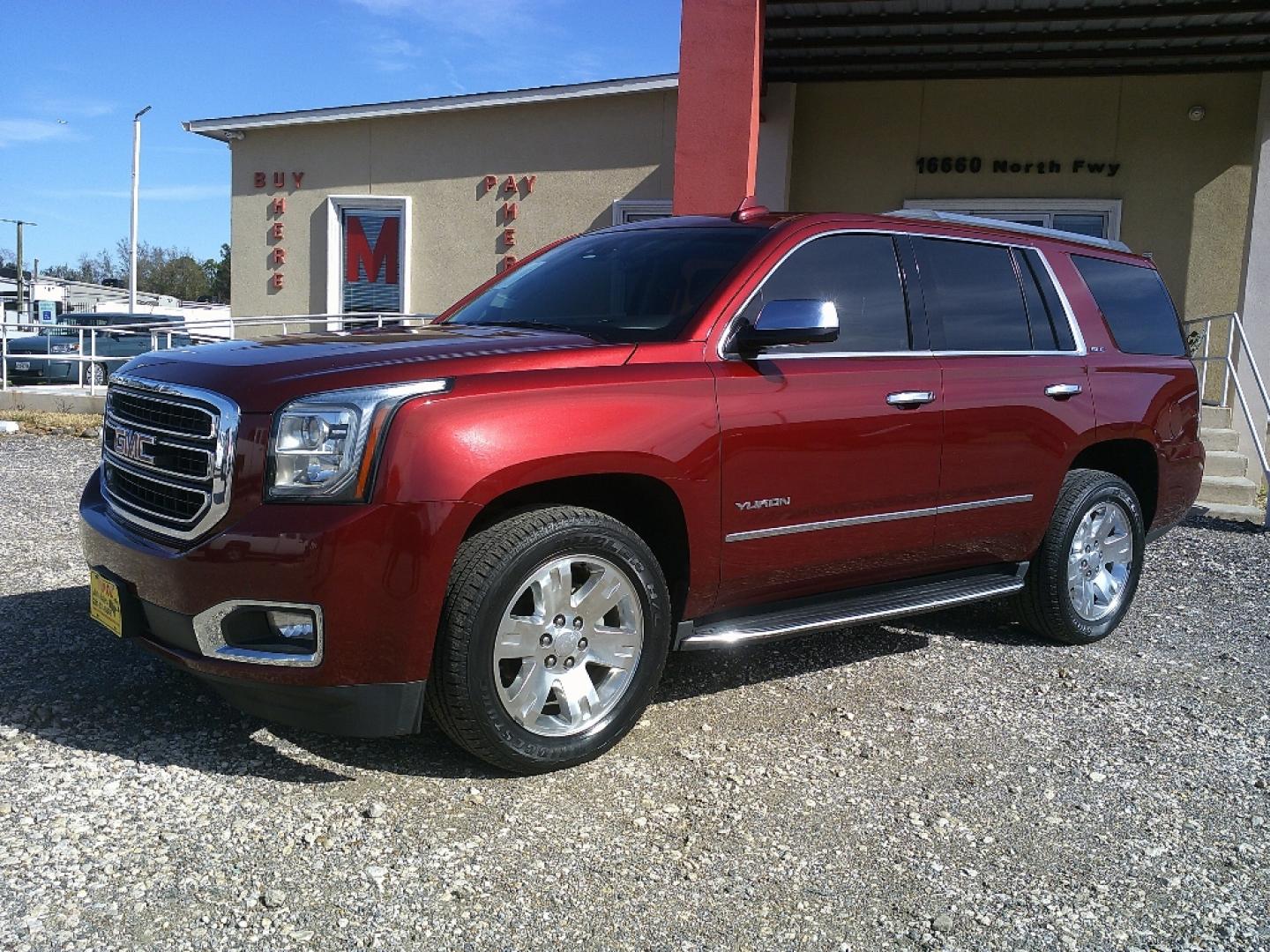 2017 MAROON GMC YUKON SLE 2WD (1GKS1AKC3HR) with an 5.3L V8 OHV 16V engine, 6-SPEED AUTOMATIC transmission, located at 16660 North Freeway, Houston, TX, 77090, (281) 821-5000, 29.957193, -95.418587- Photo#2