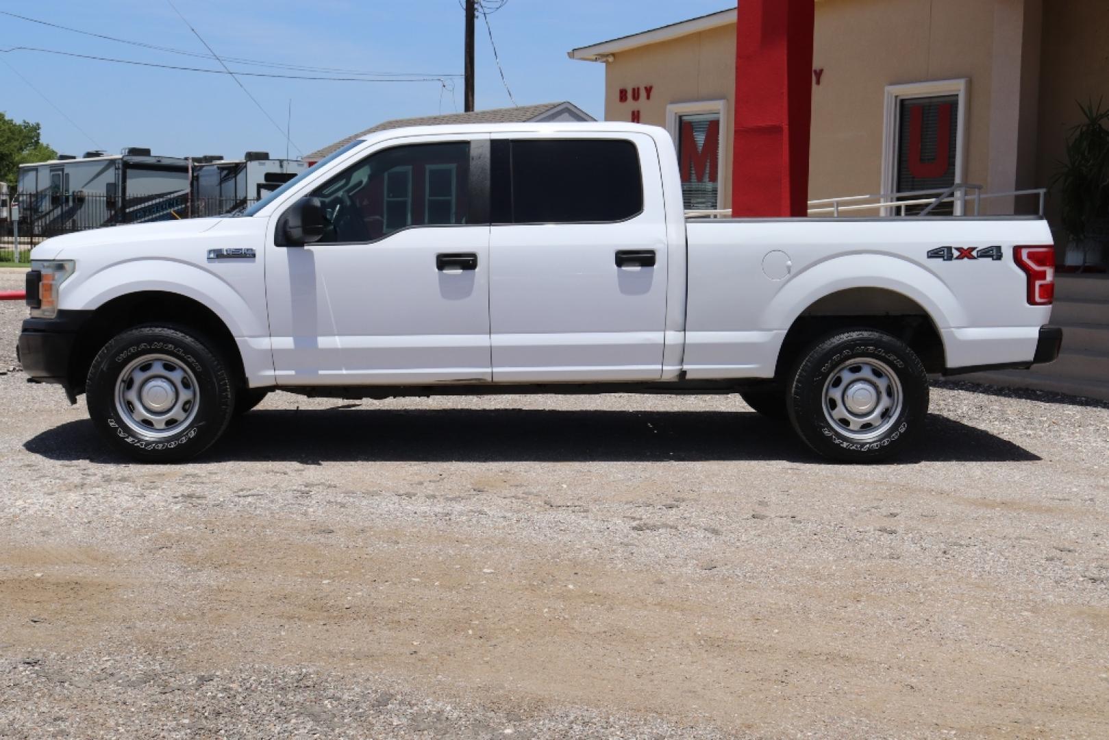 2019 WHITE FORD F-150 XLT SuperCrew 6.5-ft. Bed 4WD (1FTFW1E4XKK) with an 3.5L V6 DOHC 24V engine, 6-SPEED AUTOMATIC transmission, located at 16660 North Freeway, Houston, TX, 77090, (281) 821-5000, 29.957193, -95.418587- Photo#4