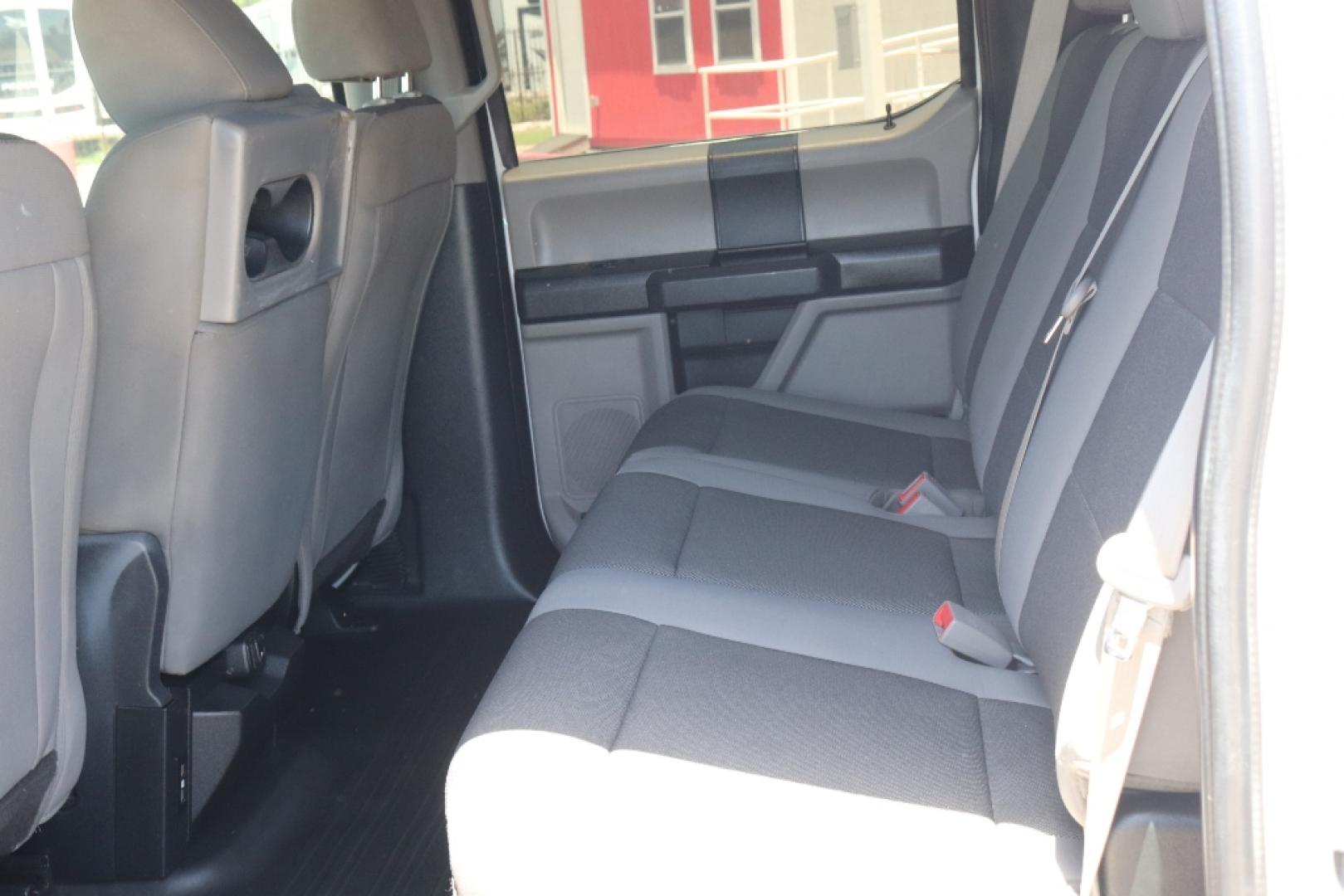 2019 WHITE FORD F-150 XLT SuperCrew 6.5-ft. Bed 4WD (1FTFW1E4XKK) with an 3.5L V6 DOHC 24V engine, 6-SPEED AUTOMATIC transmission, located at 16660 North Freeway, Houston, TX, 77090, (281) 821-5000, 29.957193, -95.418587- Photo#6