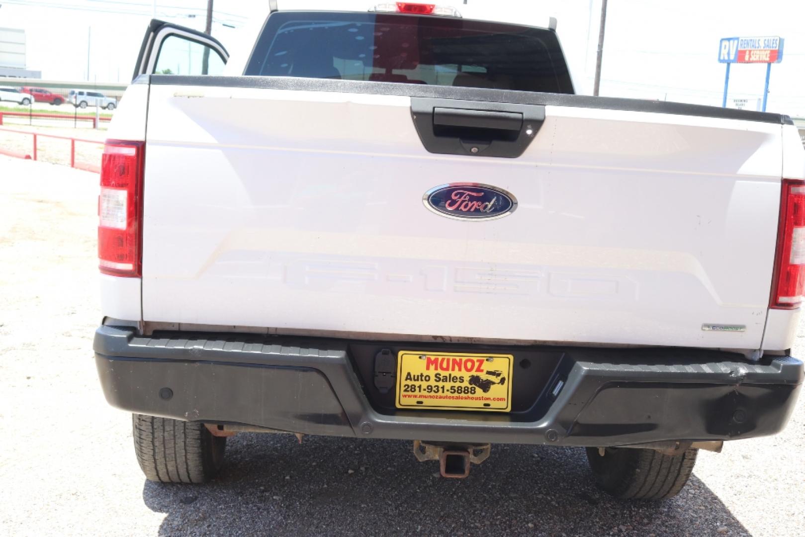 2019 WHITE FORD F-150 XLT SuperCrew 6.5-ft. Bed 4WD (1FTFW1E4XKK) with an 3.5L V6 DOHC 24V engine, 6-SPEED AUTOMATIC transmission, located at 16660 North Freeway, Houston, TX, 77090, (281) 821-5000, 29.957193, -95.418587- Photo#8